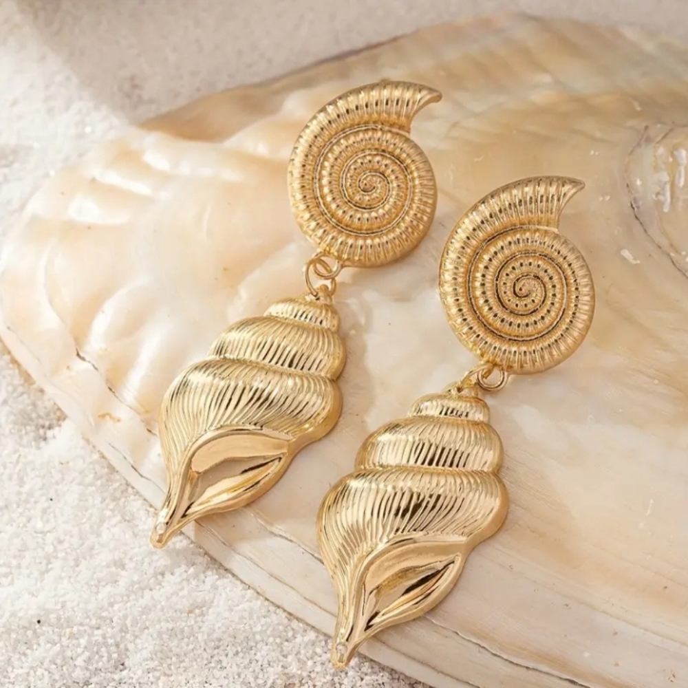 NEW! Elegant Gold Dangle Shell Earrings. - Picture 2 of 4